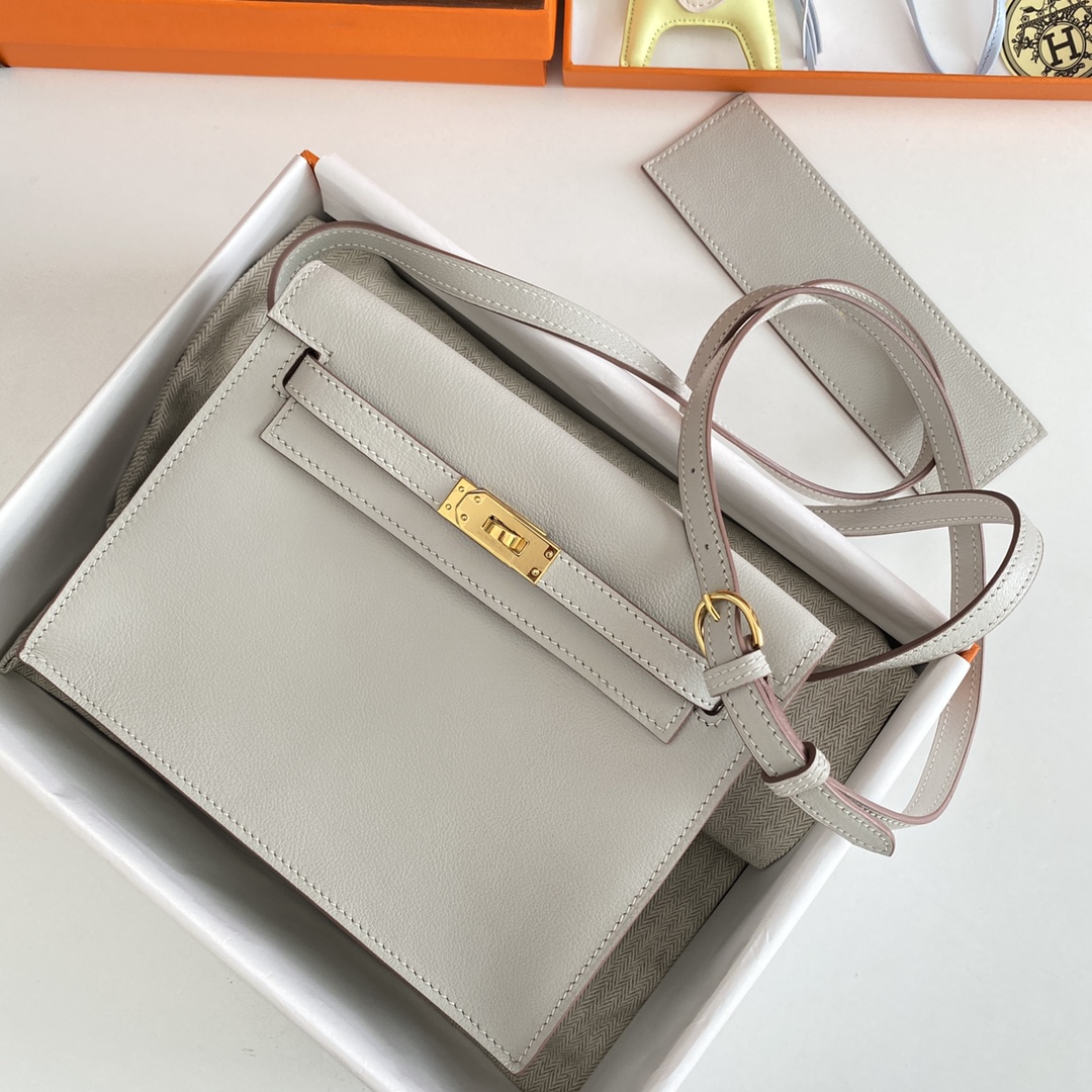 Hermes Kelly Danse Evercolor Bag In Pearl Grey Color